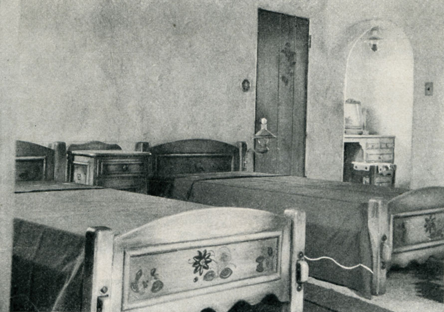 Photo of a bedroom in a house designed by Cliff May.