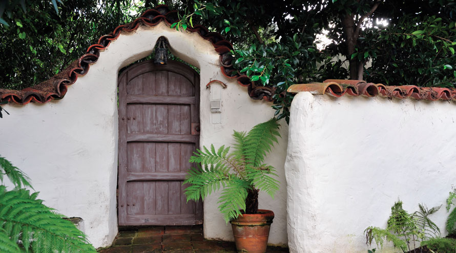 Current day photo of the entrance gate to a house designed by Cliff May, original owner unknown